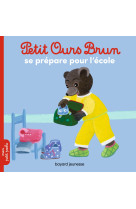 Petit ours brun se prépare pour l'école